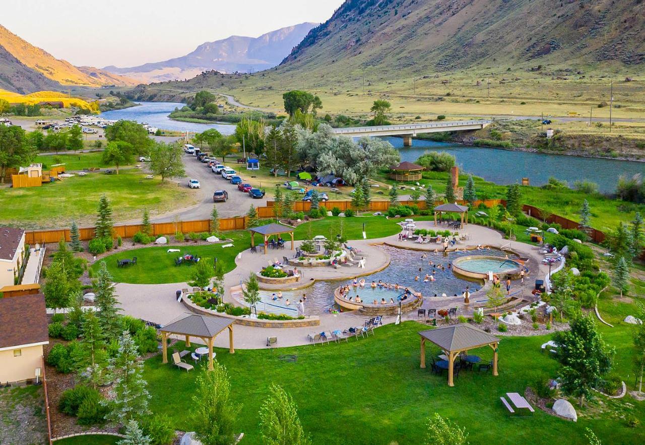 Yellowstone Hot Springs Resort Гардинер Экстерьер фото