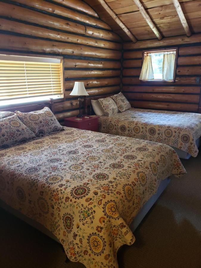 Yellowstone Hot Springs Resort Гардинер Экстерьер фото